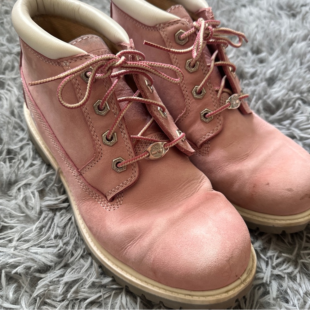 Pink Timberlands - Picture 2 of 9